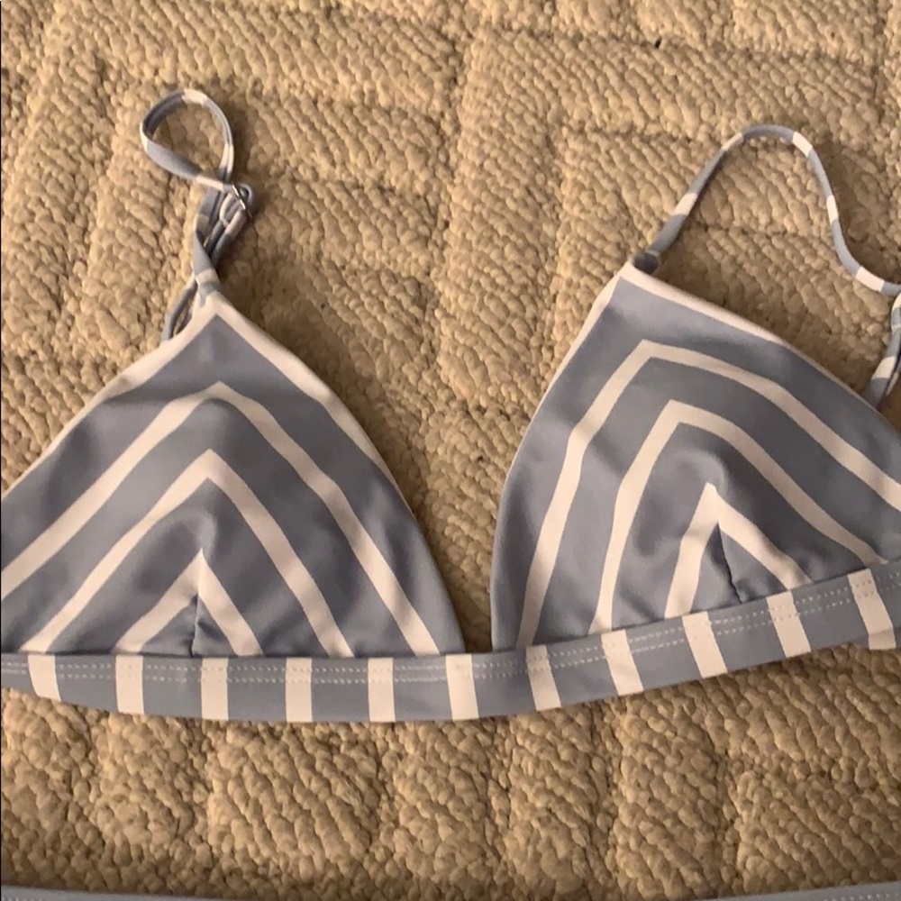 • Bikini Set • - Picture 2 of 3